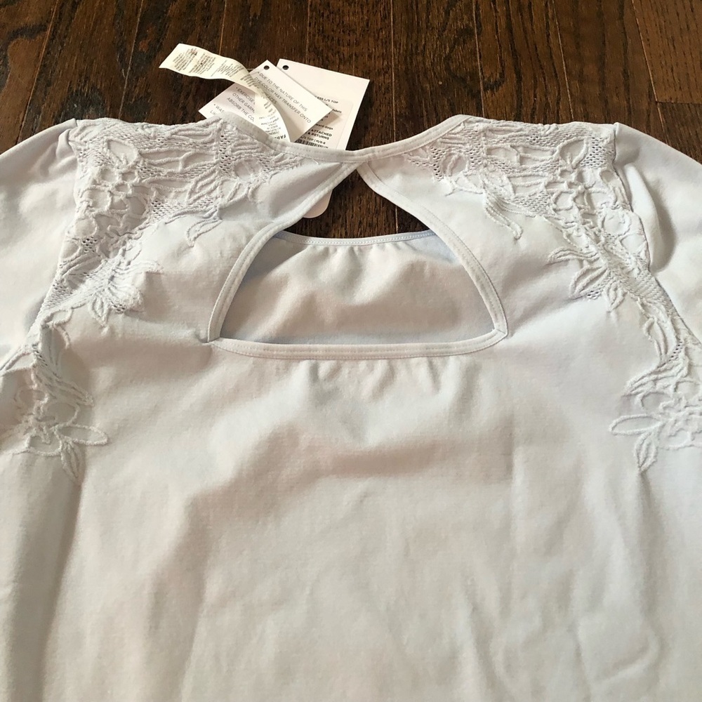*NWT* Fabletics Women’s M Blue Elise Seamless Floral Keyhole Long-Sleeves Top - Picture 13 of 13